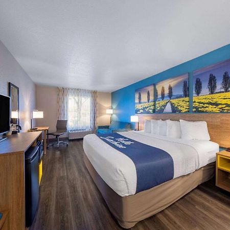 Days Inn By Wyndham Lathrop Exterior foto